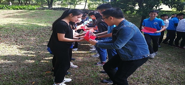 1508914977459133.jpg 20171021東區(qū)義工加油站之“公益達(dá)人義起來(lái)”趣味運(yùn)動(dòng)-愛(ài)心乒乓.jpg