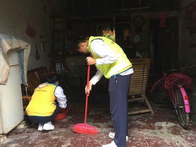 1521100064556972.jpg 20180314五桂山踐行雷鋒精神,傳遞社會(huì)正能量1.JPG